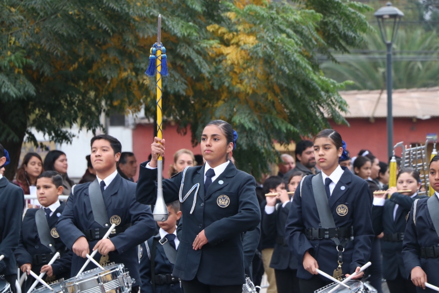 Estudiantes Y Diversas Organizaciones De Calle Larga Desfilaron En Honor A La Glorias Navales